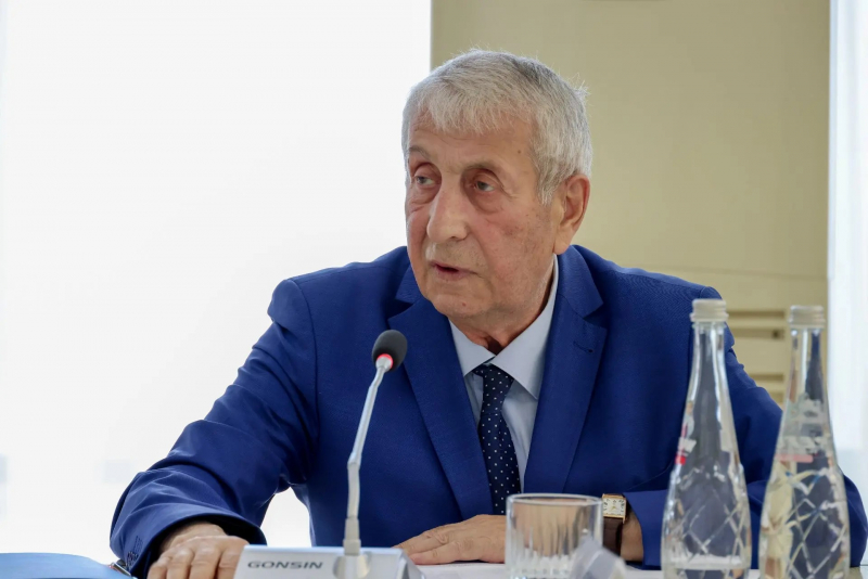 Федор Щукин провел заседание Совета старейшин Дагестана
